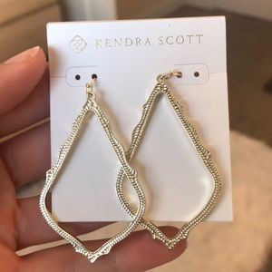 Kendra Scott drop earrings! PERFECT CHRISTMAS GIFT